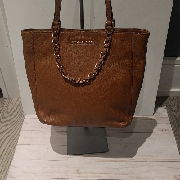 Beautiful brown bag by Michael Kors 🌸 - Picture 2 of 9